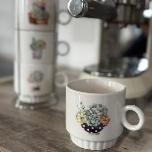 Комплект порцеланови чаши на стойка малки - модел 10946